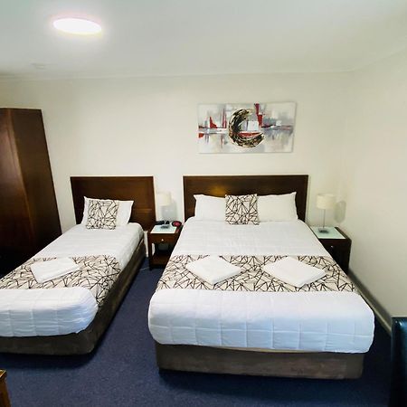 Colonial Lodge Motor Inn ヤス エクステリア 写真