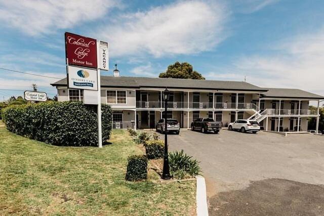 Colonial Lodge Motor Inn ヤス エクステリア 写真