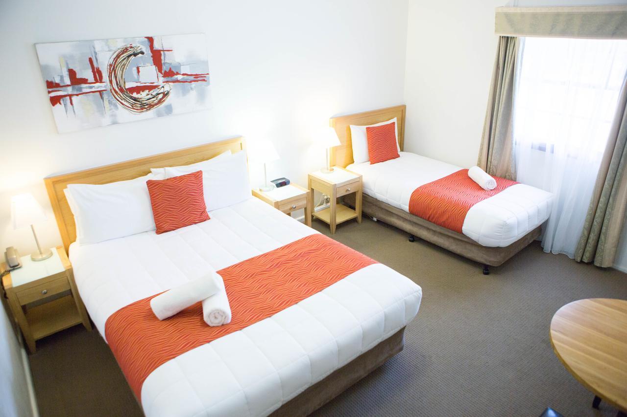 Colonial Lodge Motor Inn ヤス エクステリア 写真