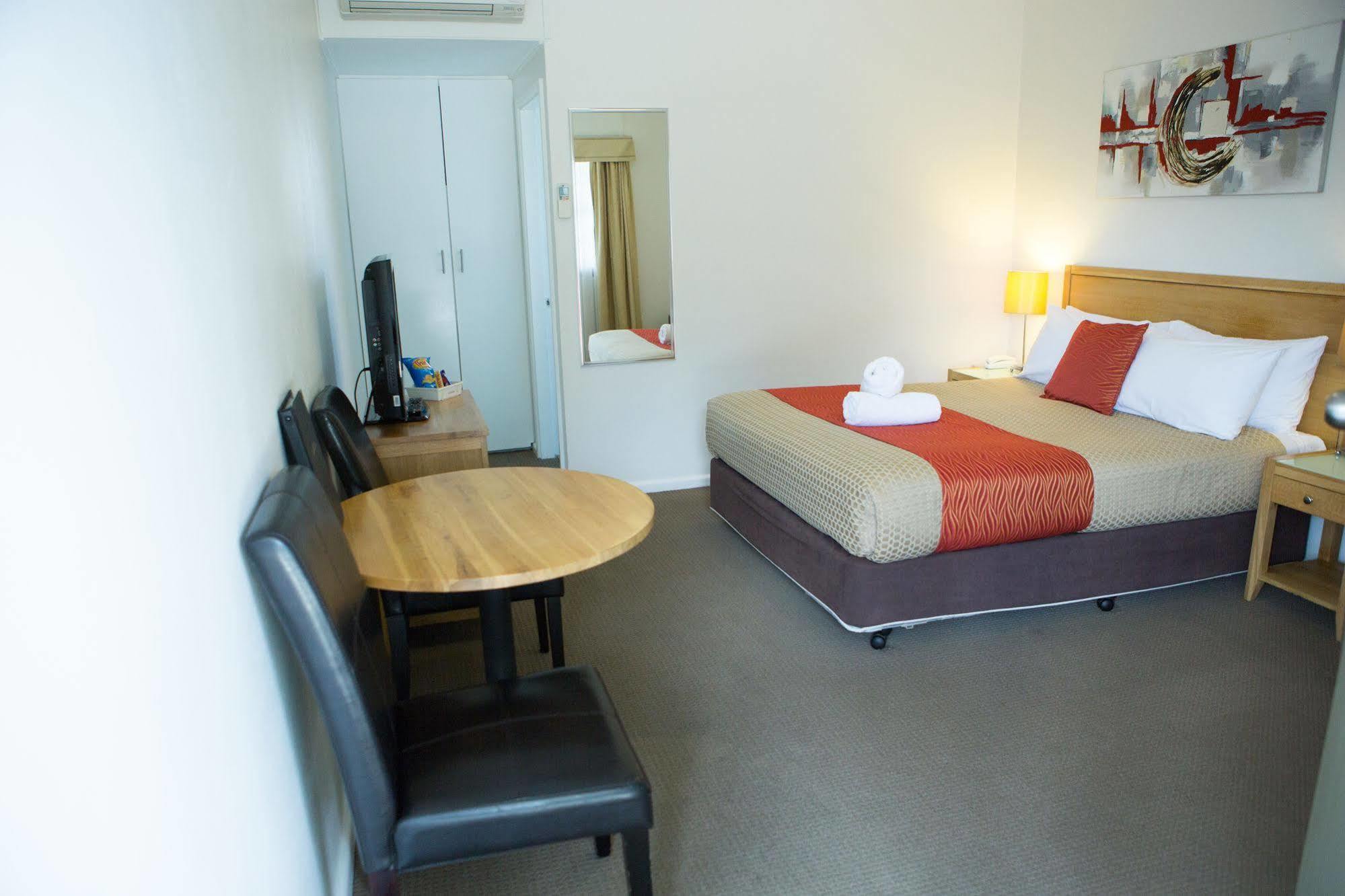 Colonial Lodge Motor Inn ヤス エクステリア 写真